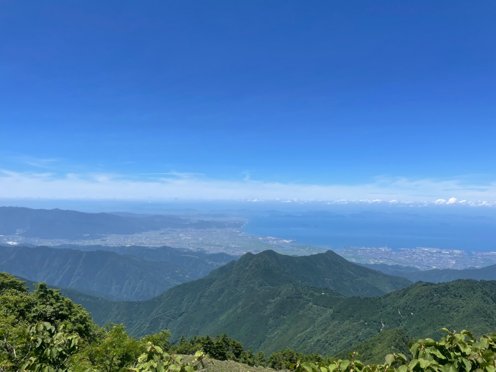 女山から見る西条の町並と瀬戸内海